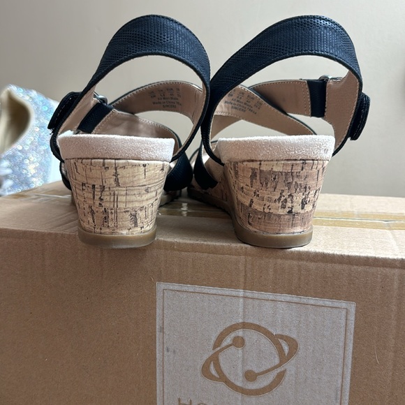 Lifestride • Women's Sincere Wedge Sandal • Blackk/Tan • Size 9M - Picture 14 of 17